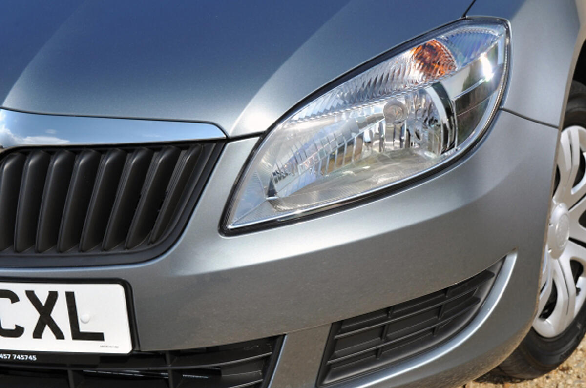 Skoda Roomster headlight