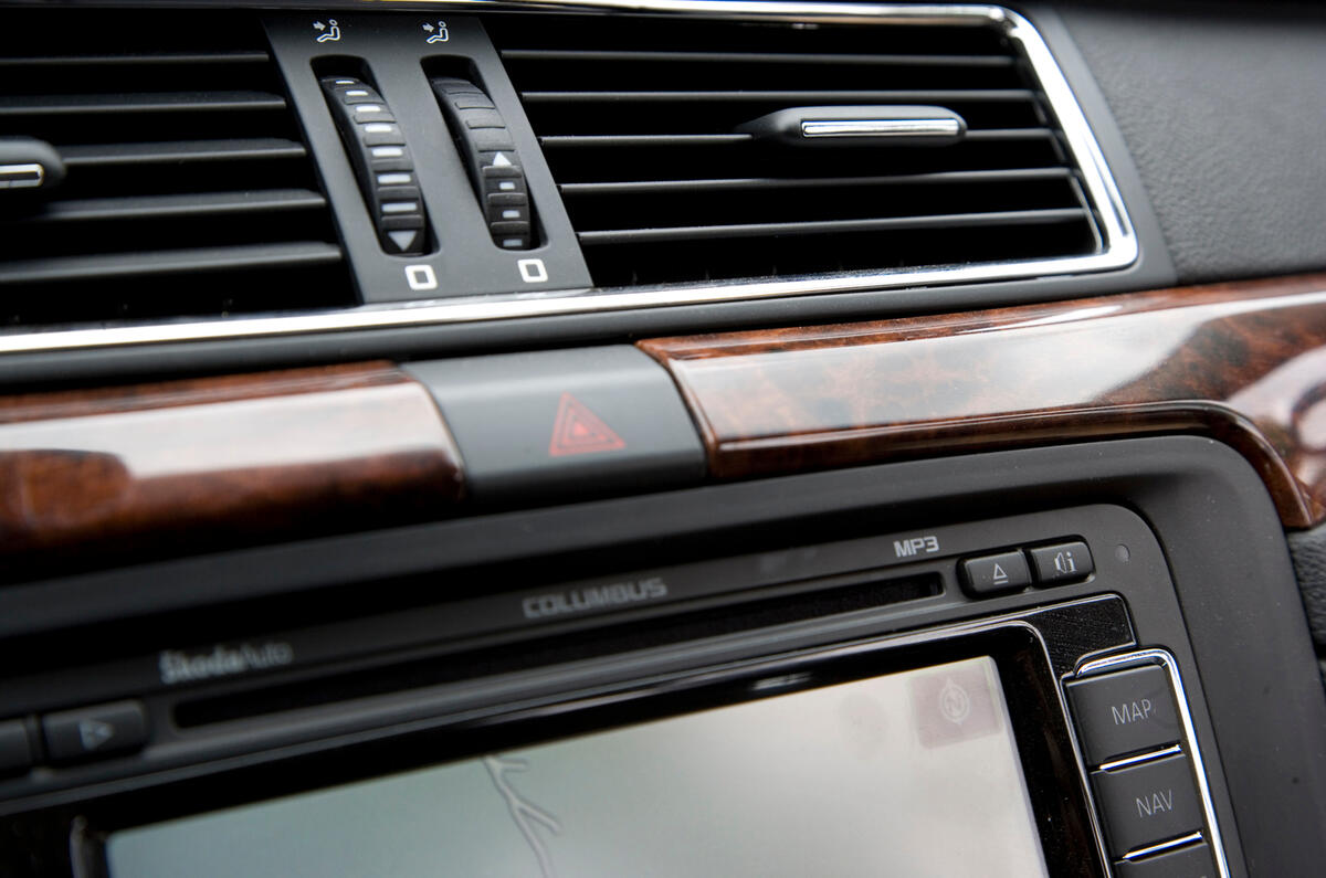 Skoda has been very sparing with the wood trim Skoda Superb air vents
