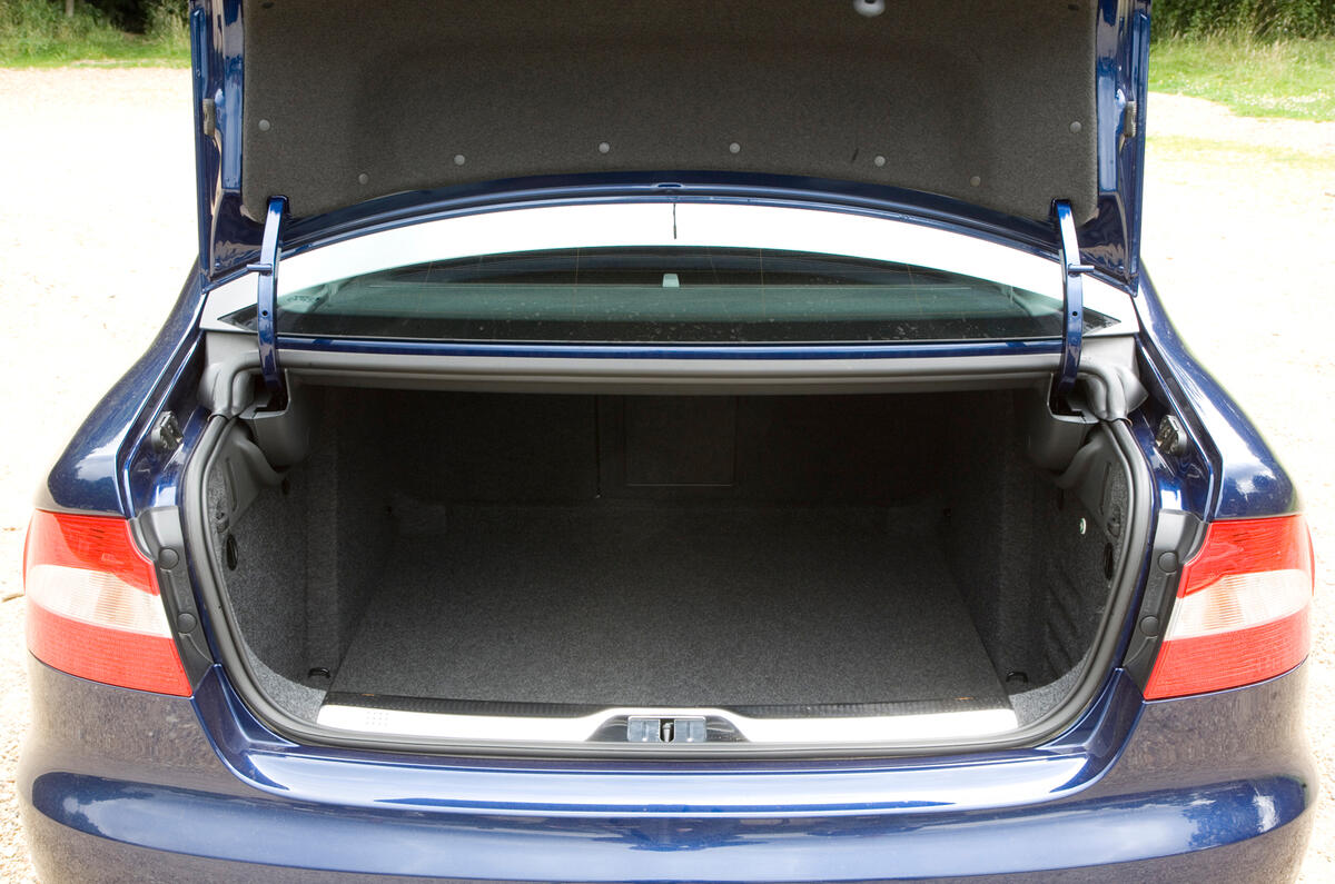 Twindoor allows the Superb to function as a saloon or a hatch; boot is roomy Skoda Superb boot space