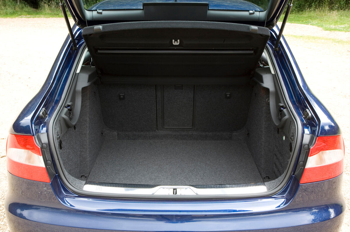 Used as a hatch, boot access is excellent Skoda Superb hatch boot opening