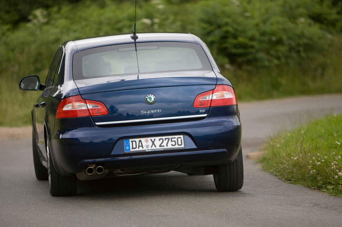 Grip levels are sufficiently high that few Superb owners will test them Skoda Superb rear cornering