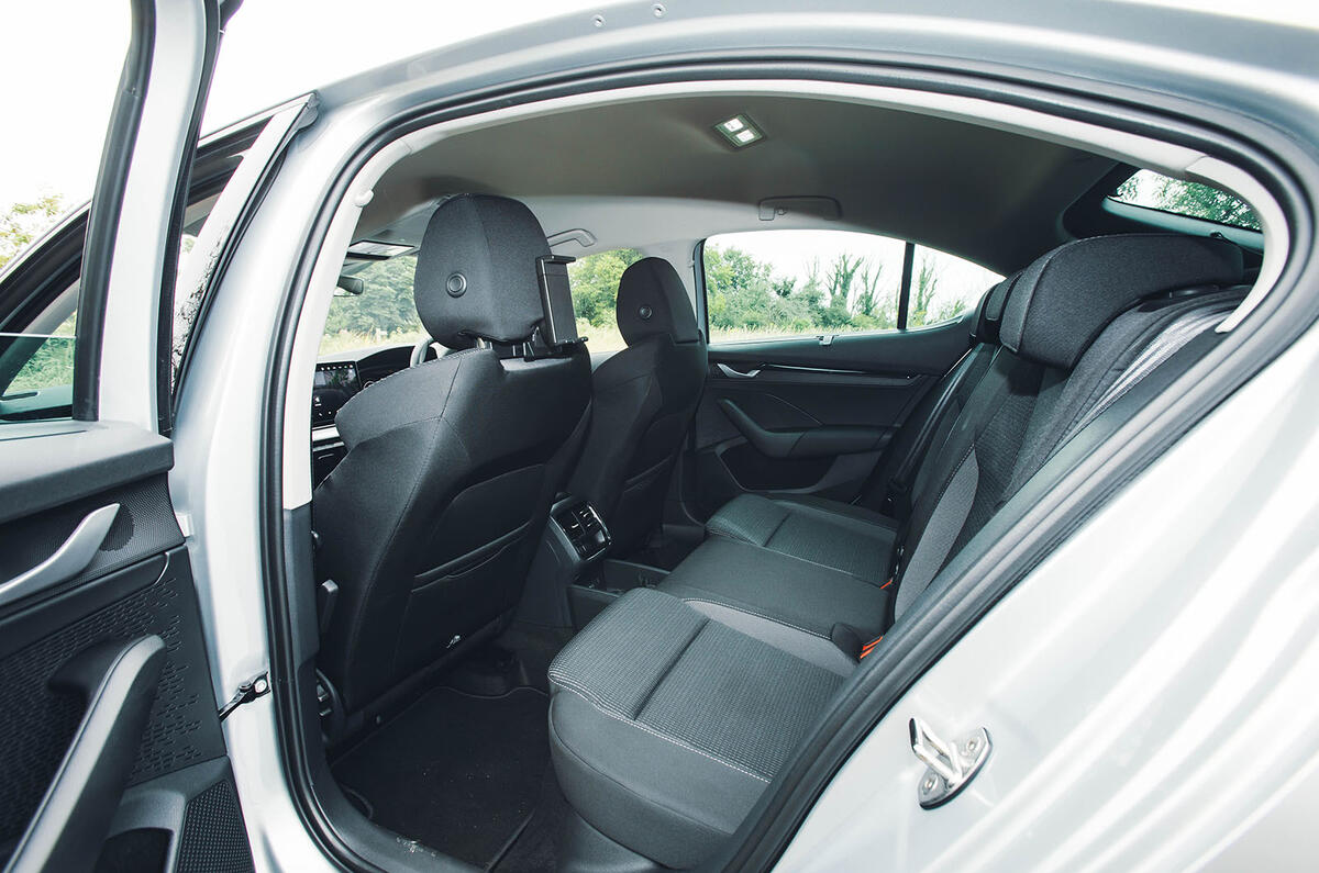 Skoda octavia rear seats door open