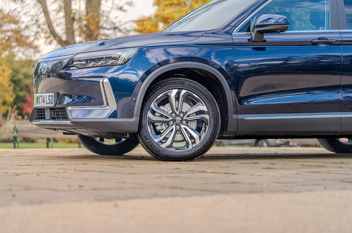 Skywell BE11 front three quarter