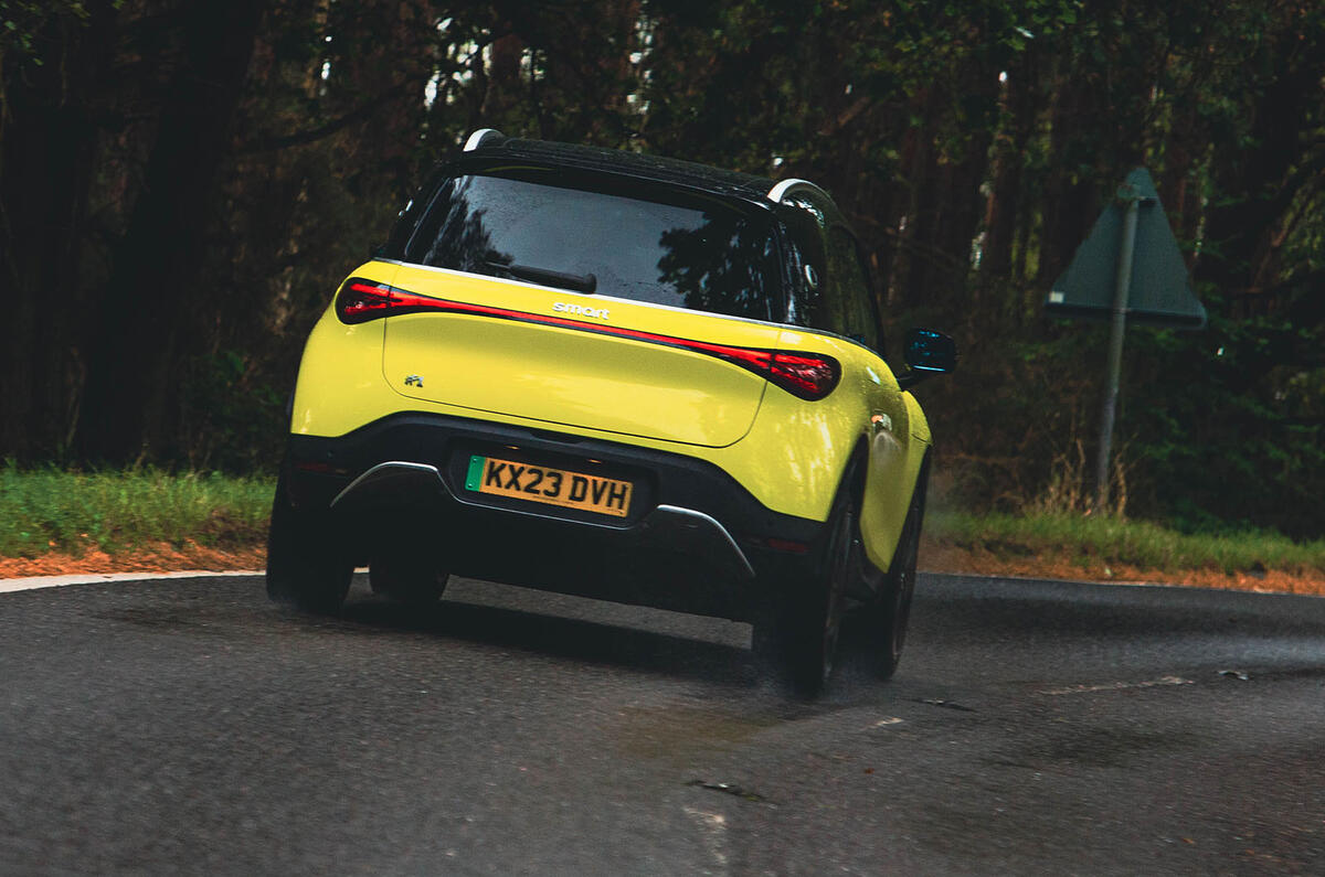 smart 1 review 2023 03 cornering rear