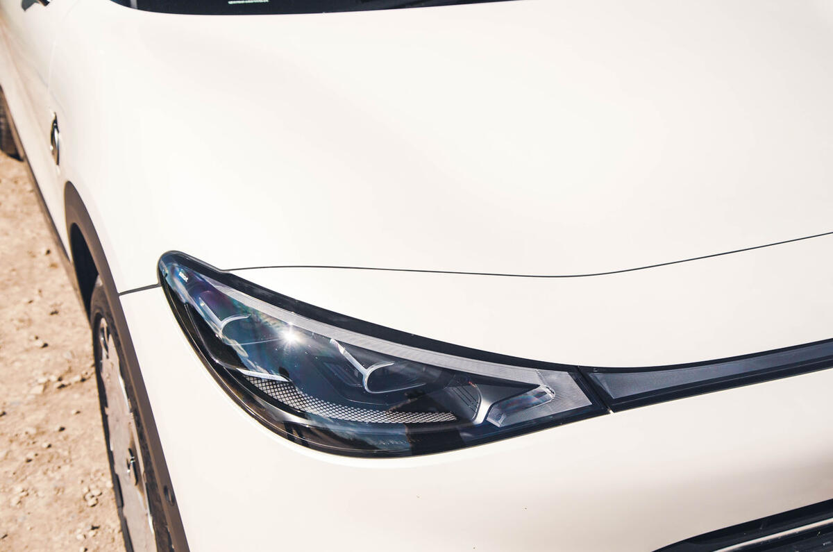 smart 3 review 2024 05 headlight