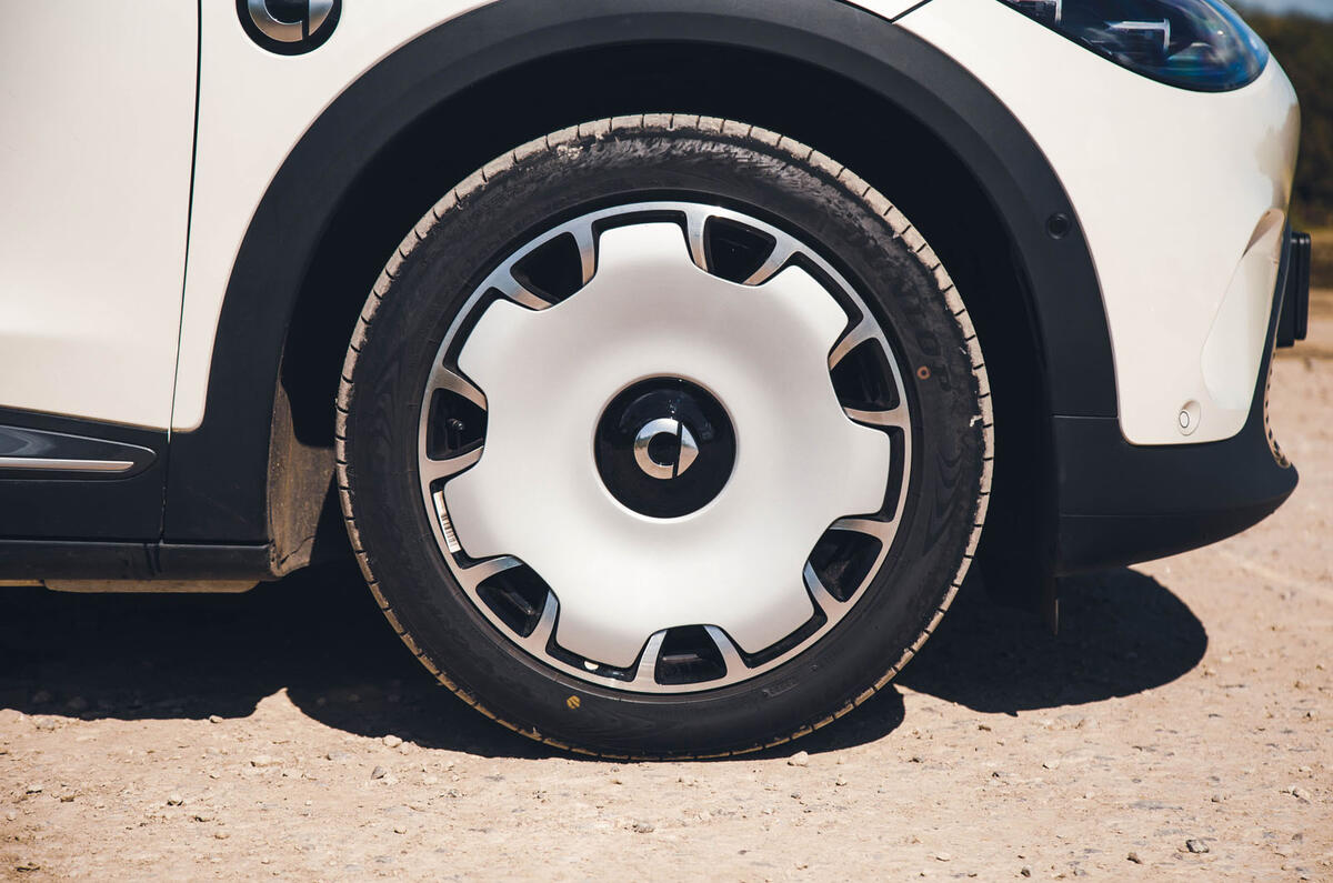 smart 3 review 2024 06 wheel