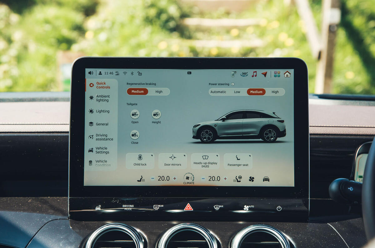 smart 3 review 2024 15 infotainment