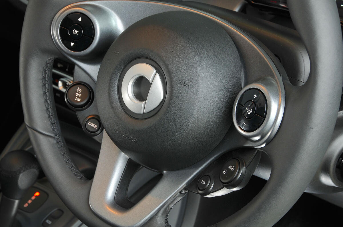 Smart Forfour Electric Drive steering wheel