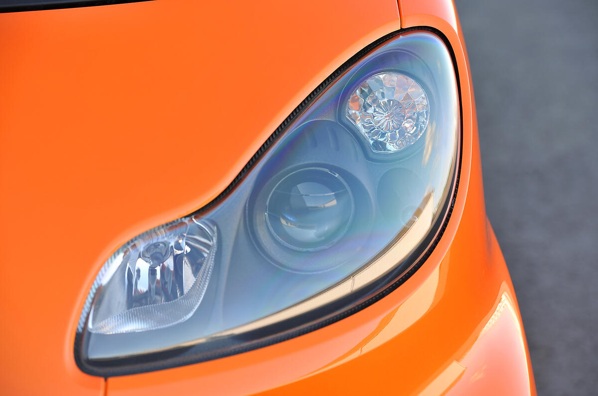 Revised units are also styled to look a bit more rakish, and they  now incorporate the indicator units Smart Fortwo headlights