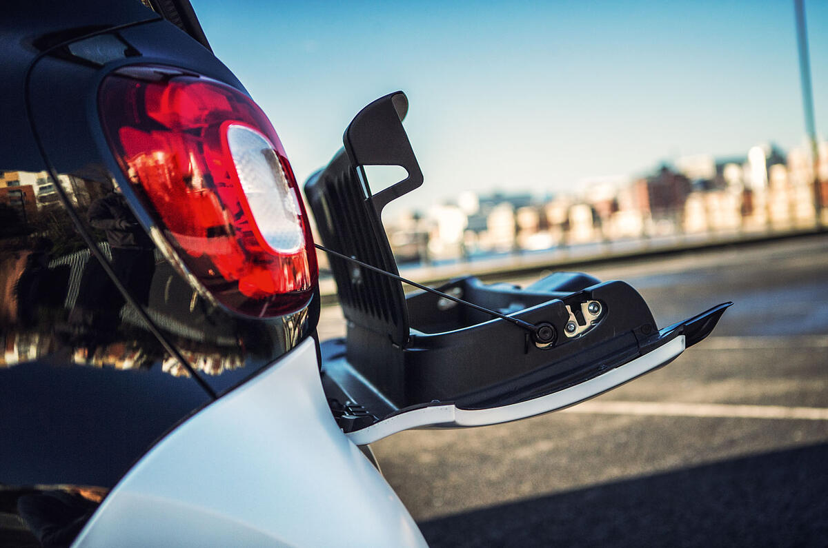 Smart Fortwo split-fold tailgate