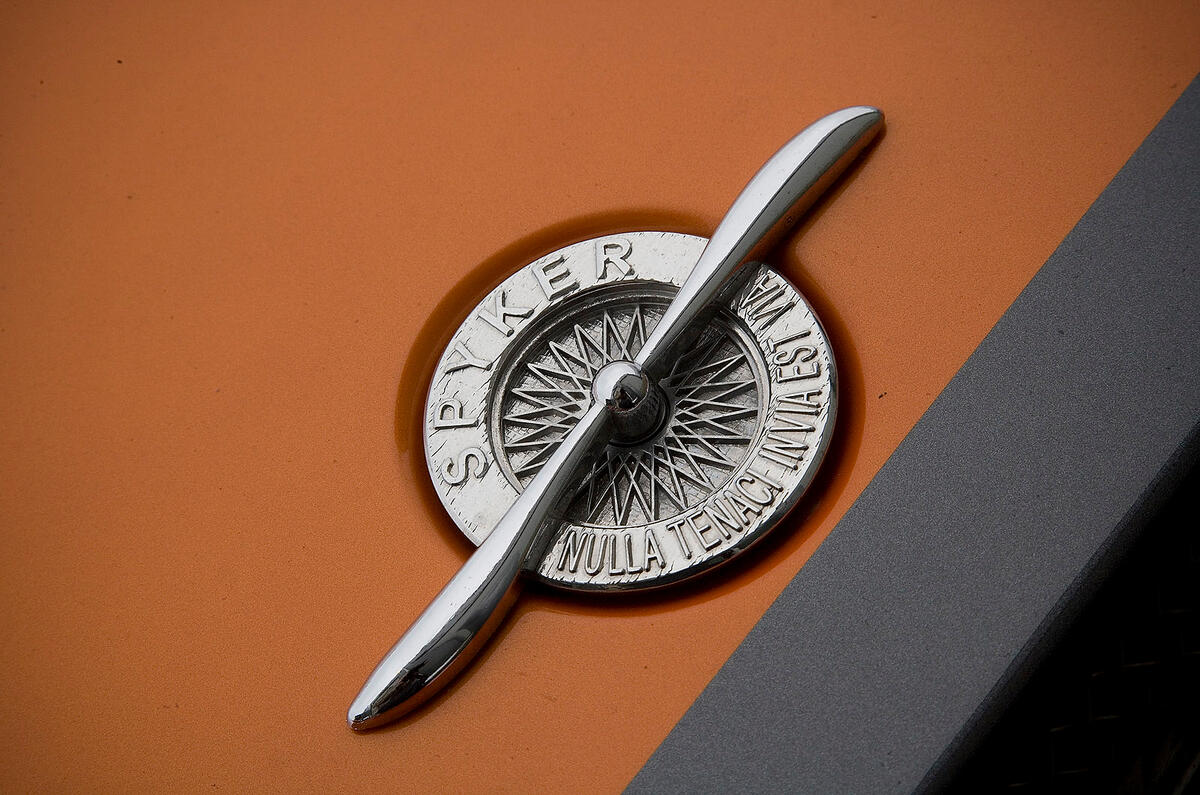 Spyker C8 badging