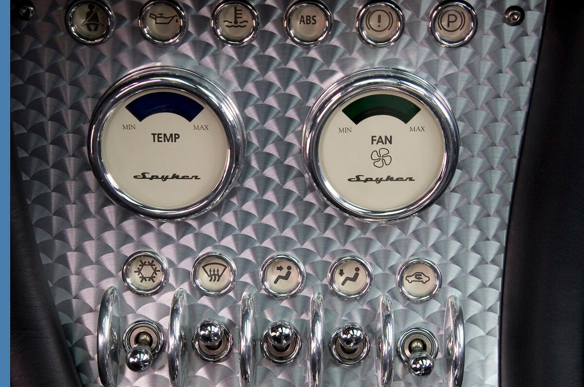Spyker C8 centre console switchgear