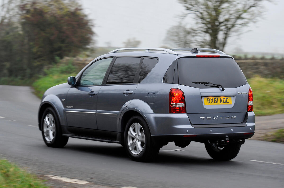 SsangYong Rexton rear cornering