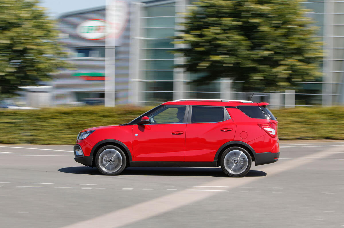 SSangyong Tivoli XLV side profile