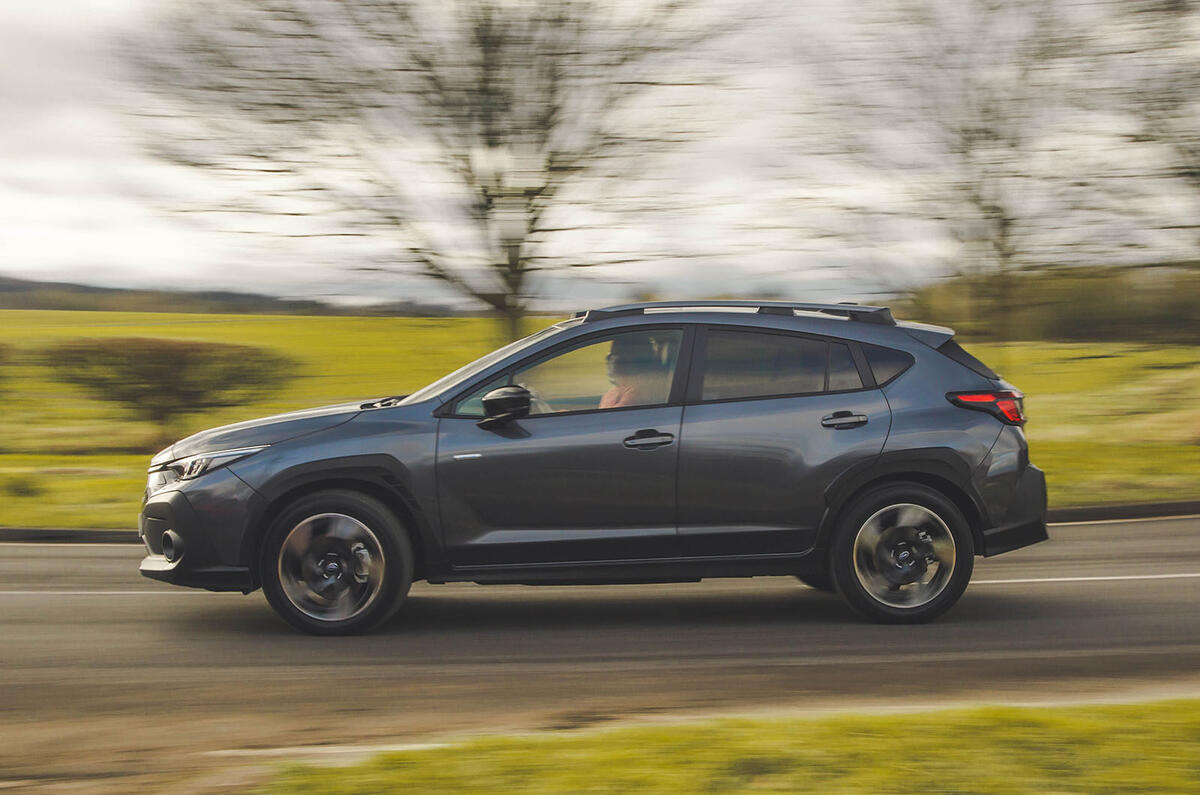subari crosstrek review 2024 02 panning