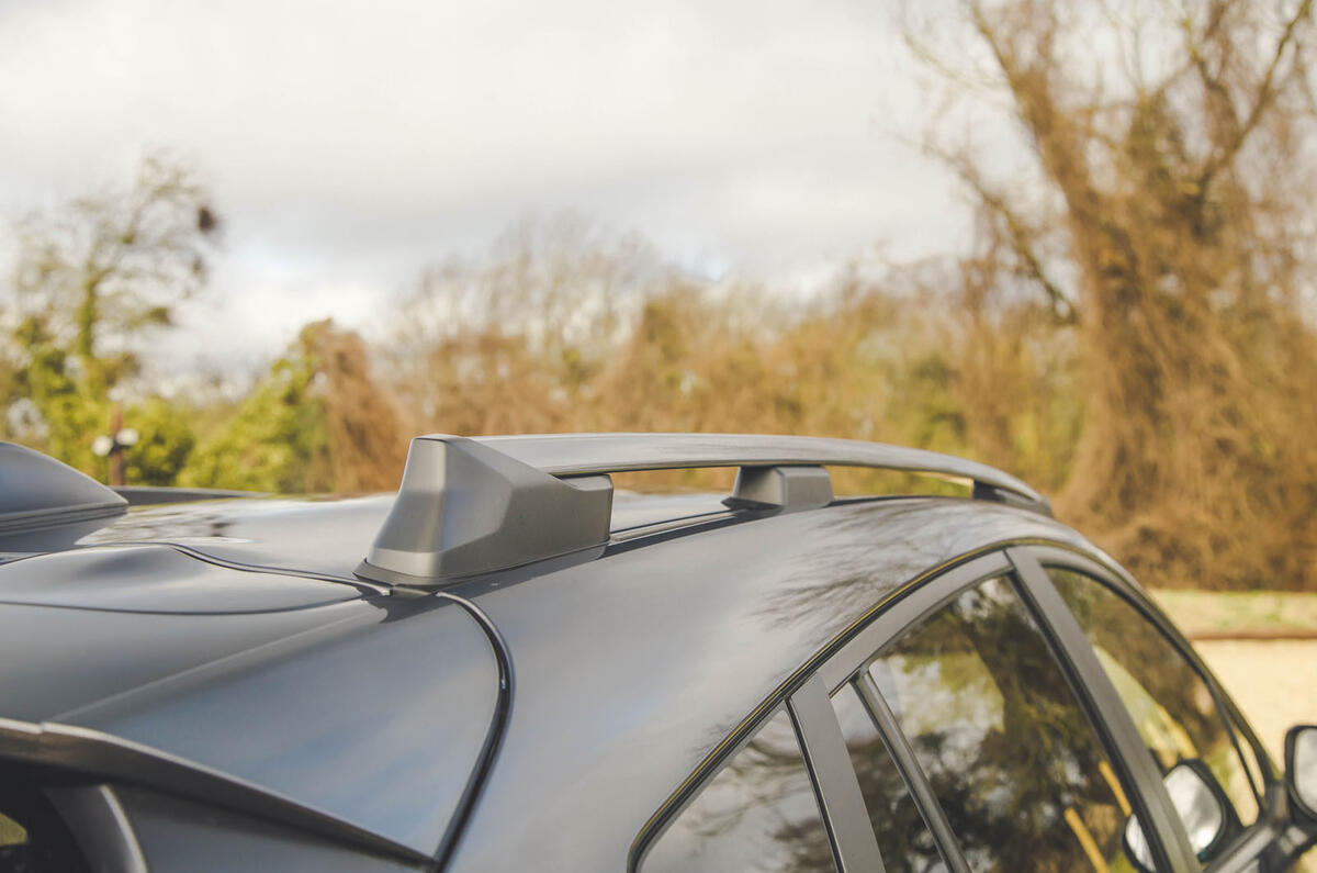 subari crosstrek review 2024 09 roofrails