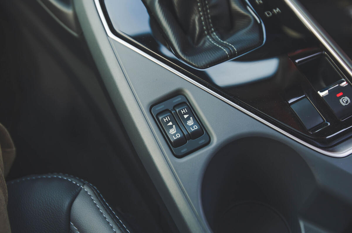 subari crosstrek review 2024 16 heating seat switches