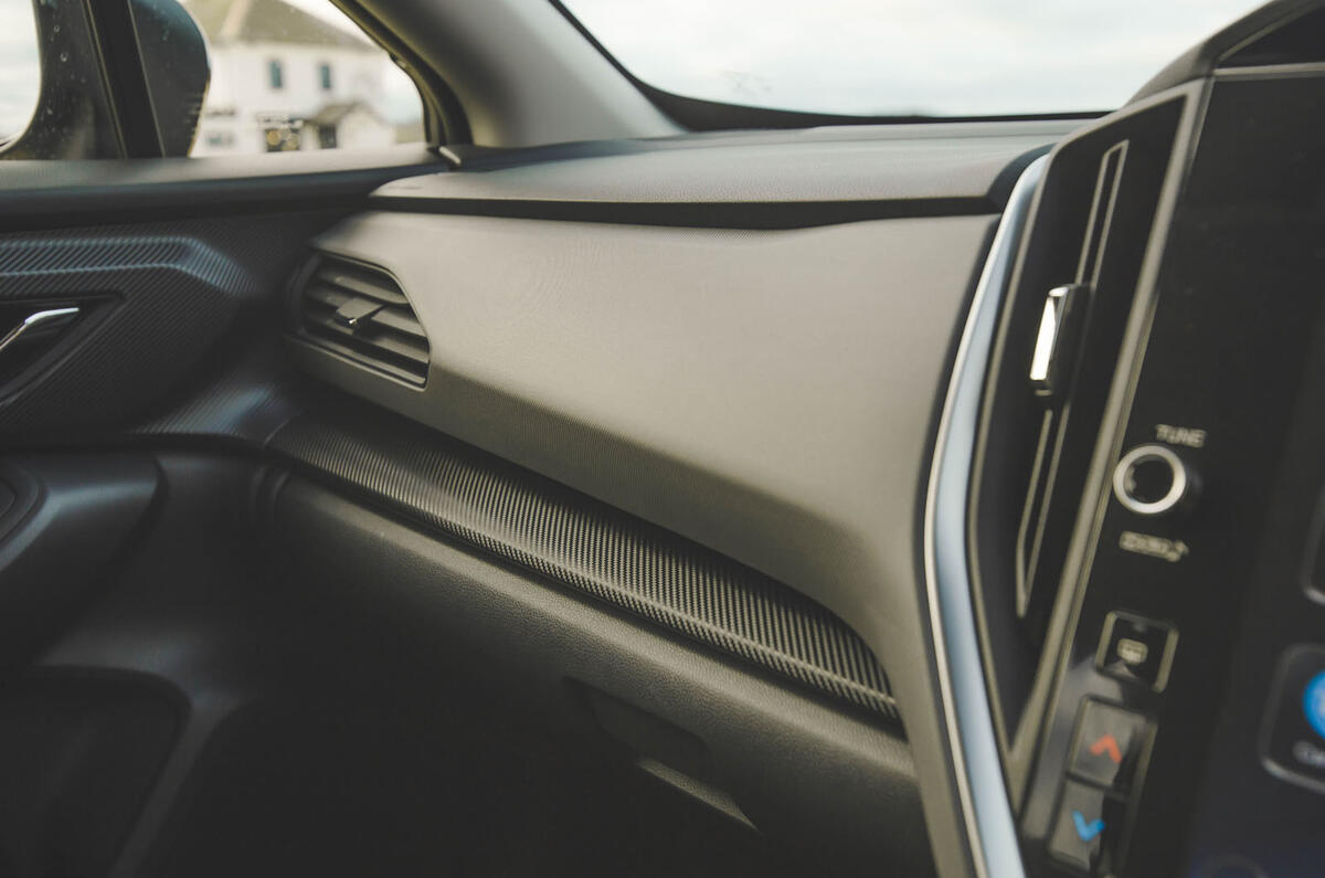 subari crosstrek review 2024 22 dash trim