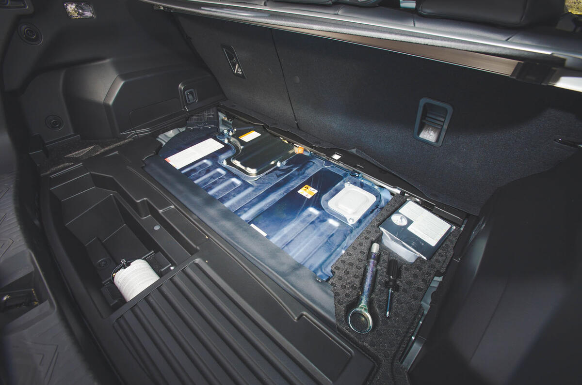 subari crosstrek review 2024 24 boot storage