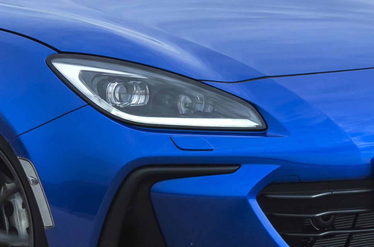 subaru brz 04 headlight