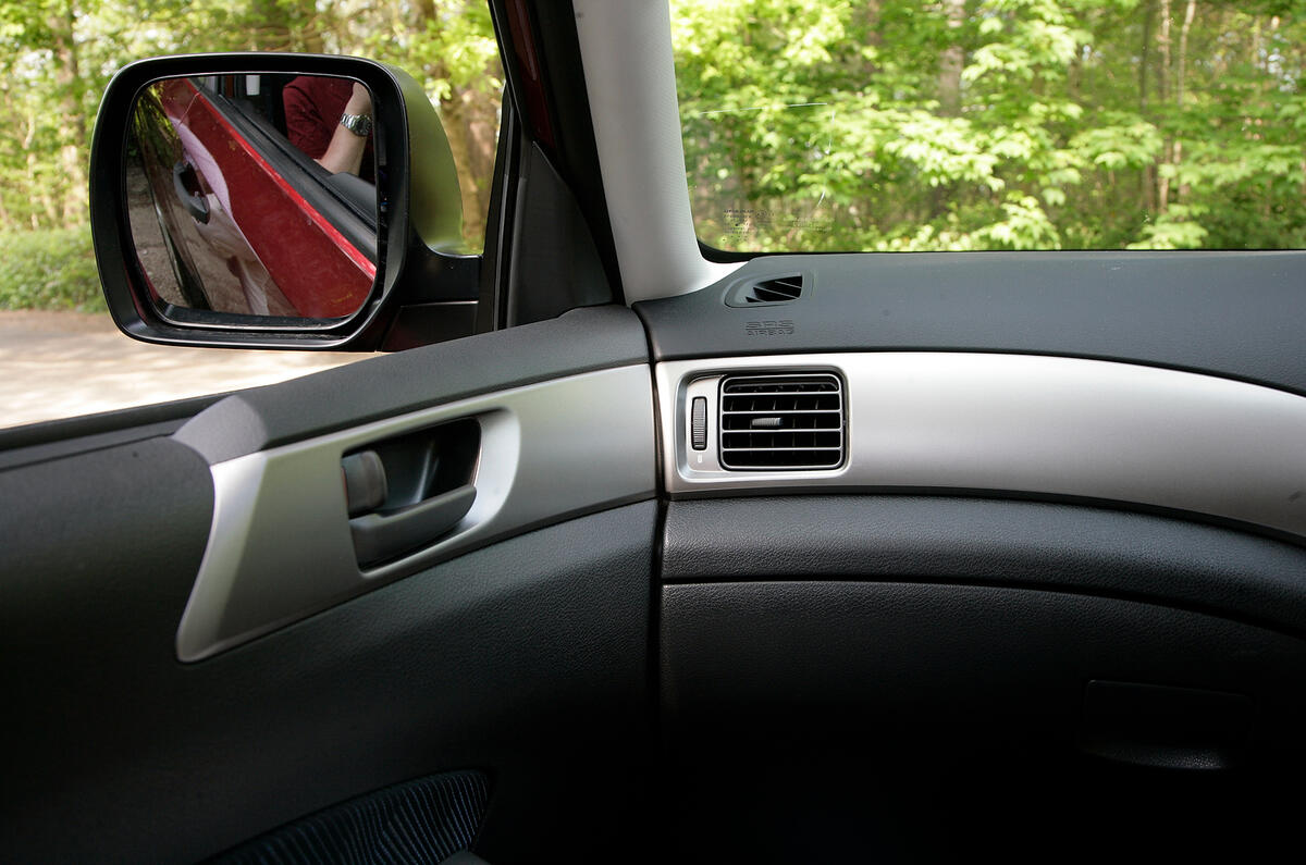 Impreza-sourced dash doesn’t quite meet the doors, so there's this kink in the front window sills Subaru Forester plastics