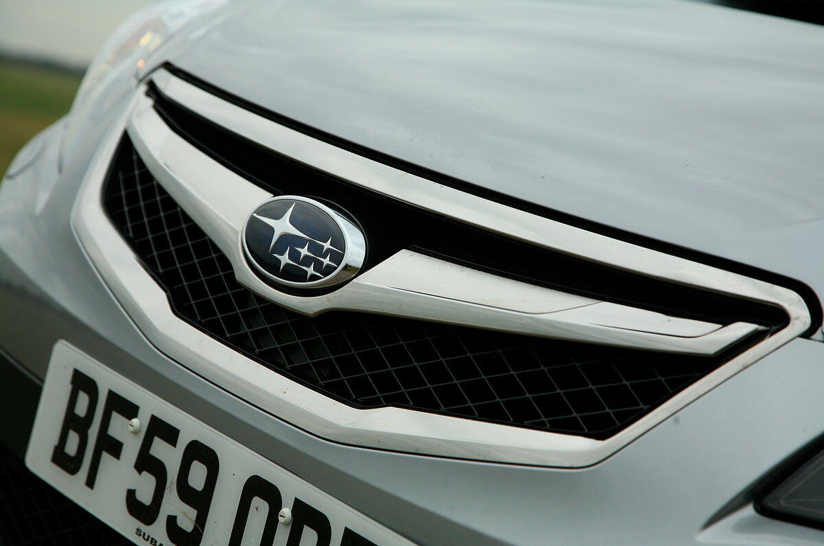 This floating wing-type grille has been adopted as the family grille Subaru Legacy front grille