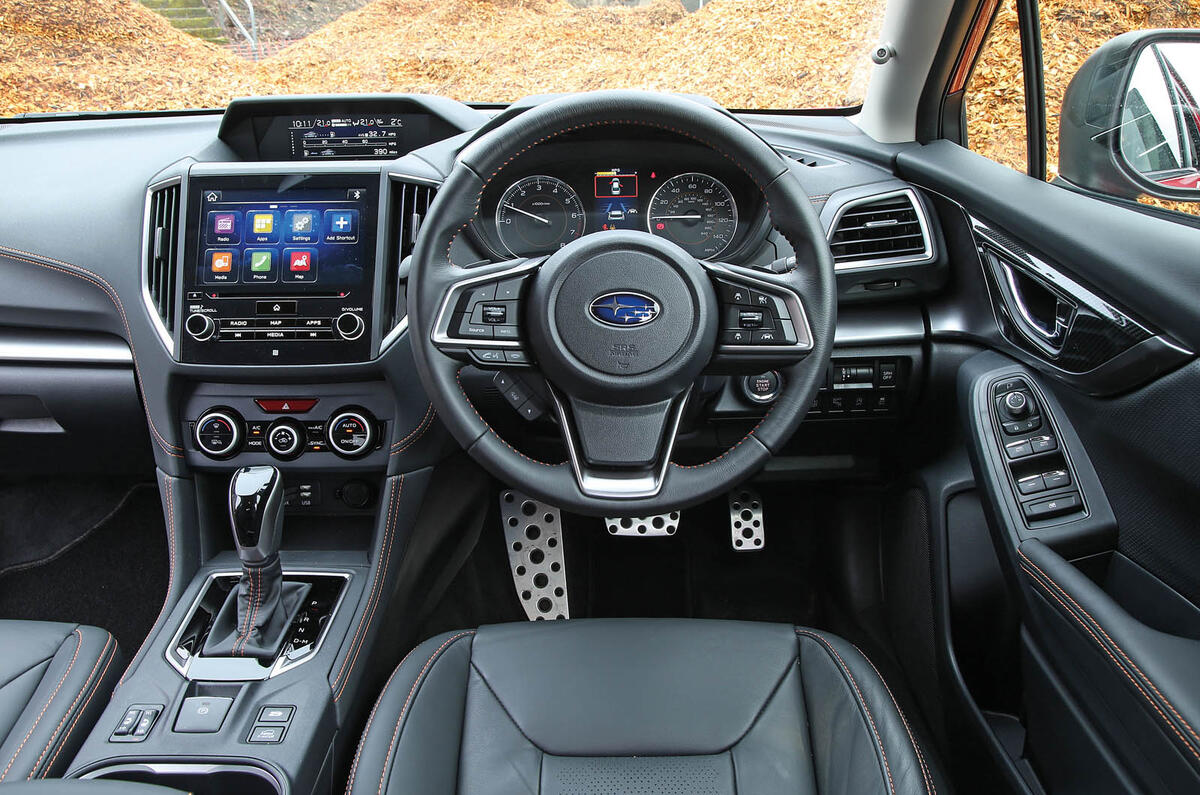 Subaru XV 2.0i Lineartronic SE Premium cabin layout