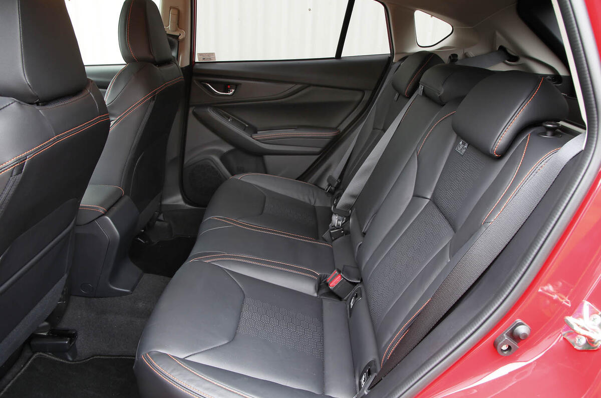 Subaru XV 2.0i Lineartronic SE Premium rear seats