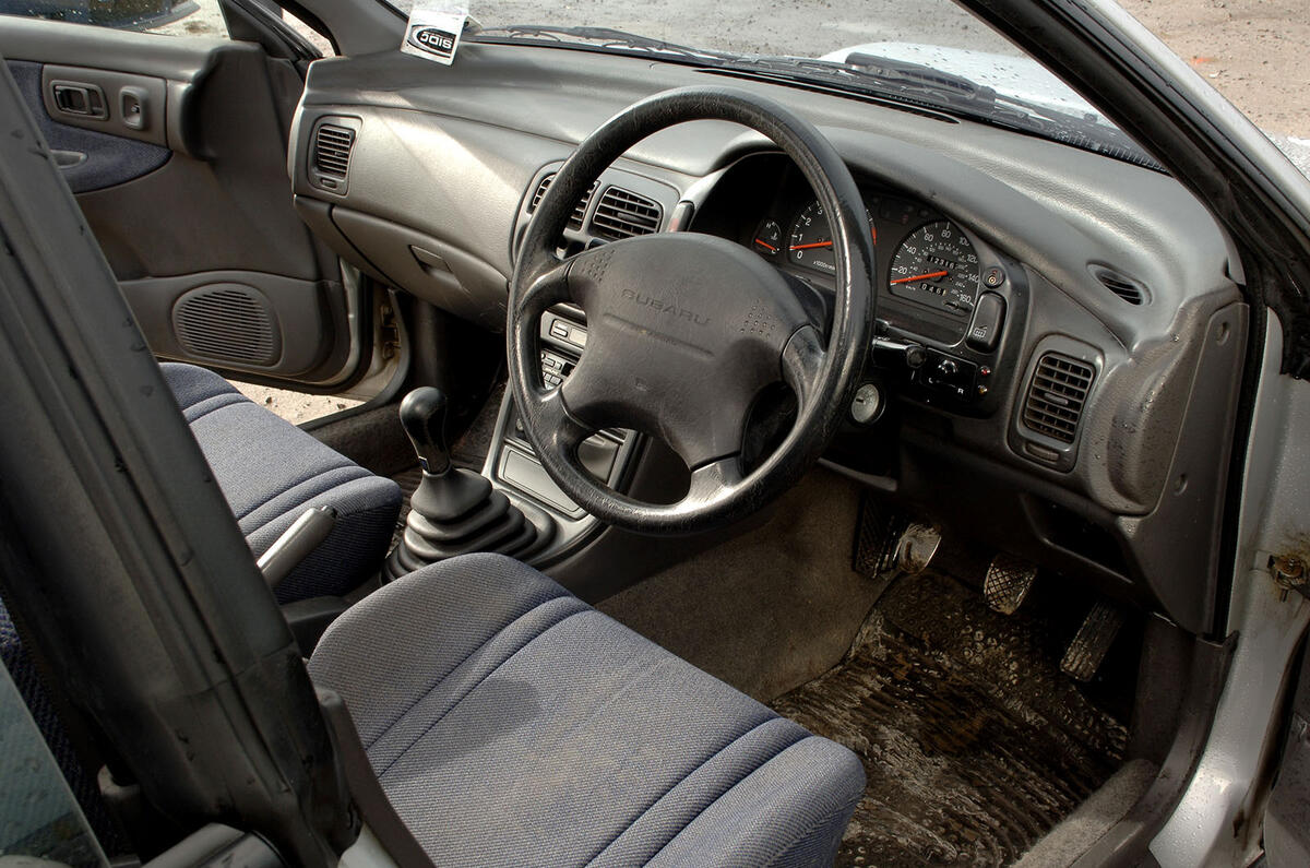 Subaru Impreza 2000 Turbo interior