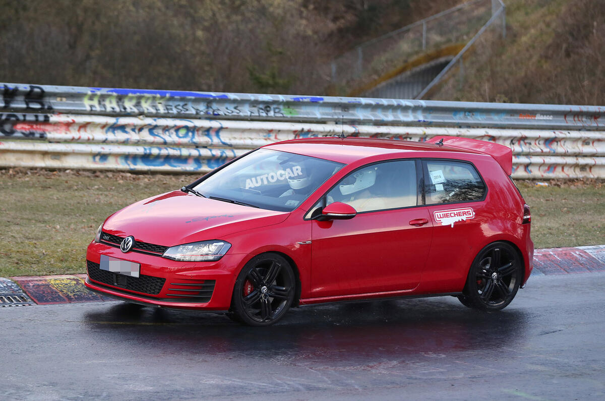 New super GTI Volkswagen Golf spotted