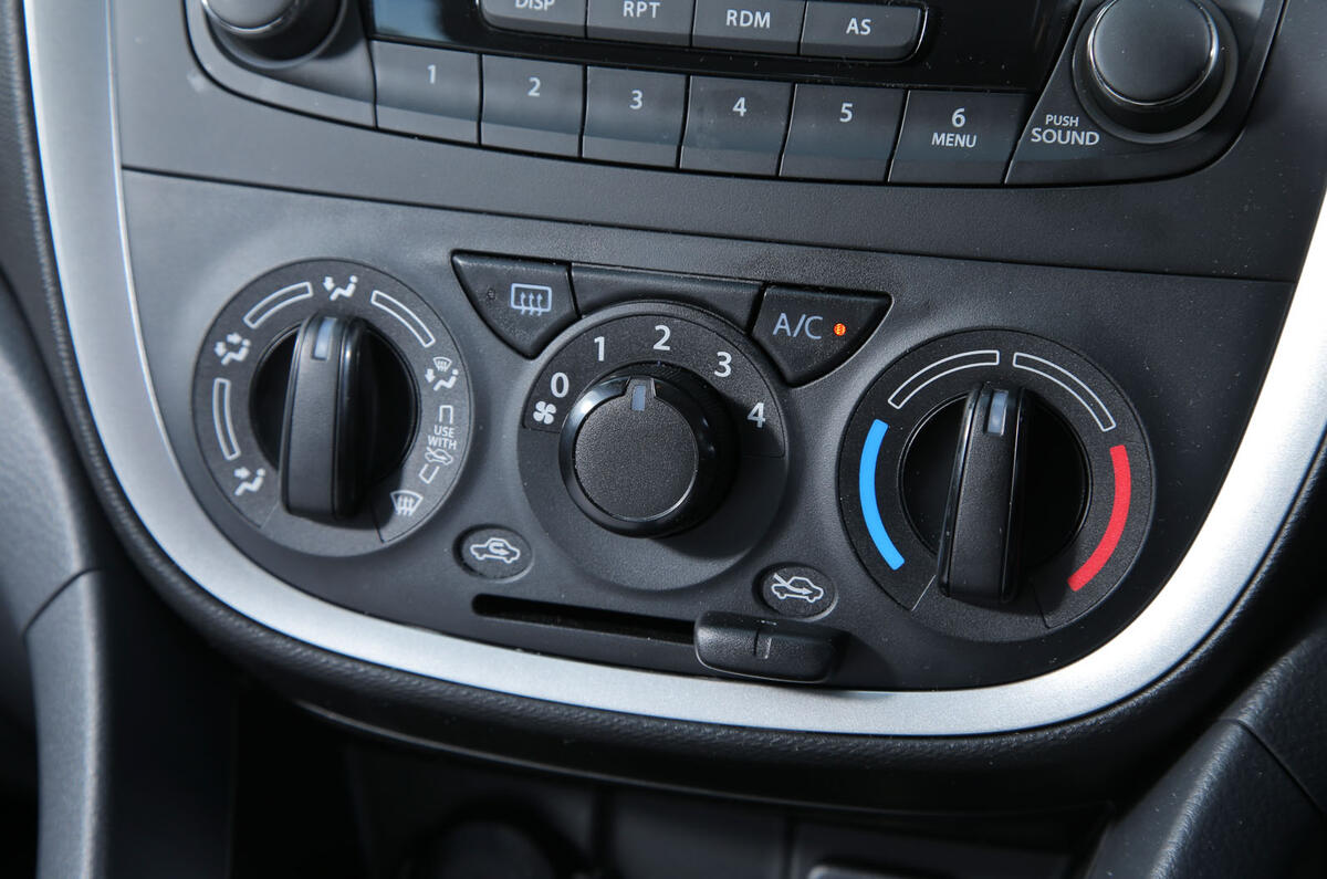 Suzuki Celerio heating controls