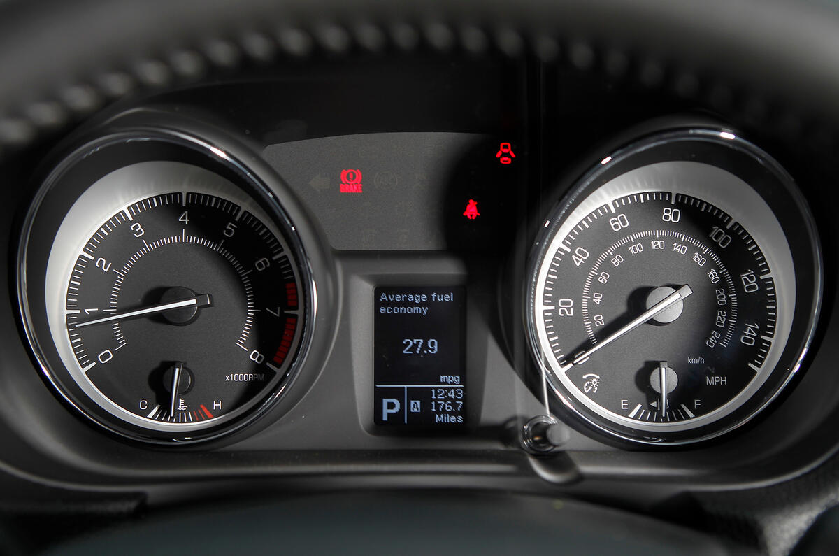 Instruments are clear enough. Display between them shows gear position, time, trip mileage and fuel economy  Suzuki Kizashi instrument cluster