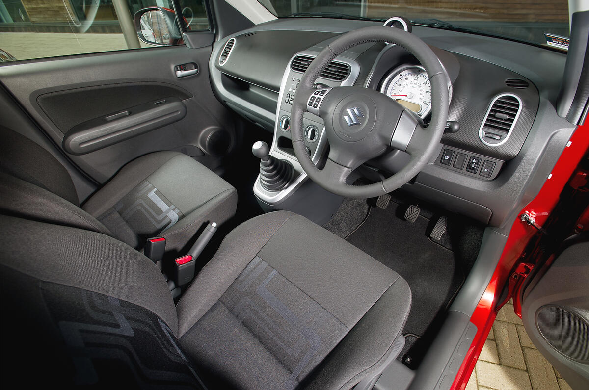 Suzuki Splash interior