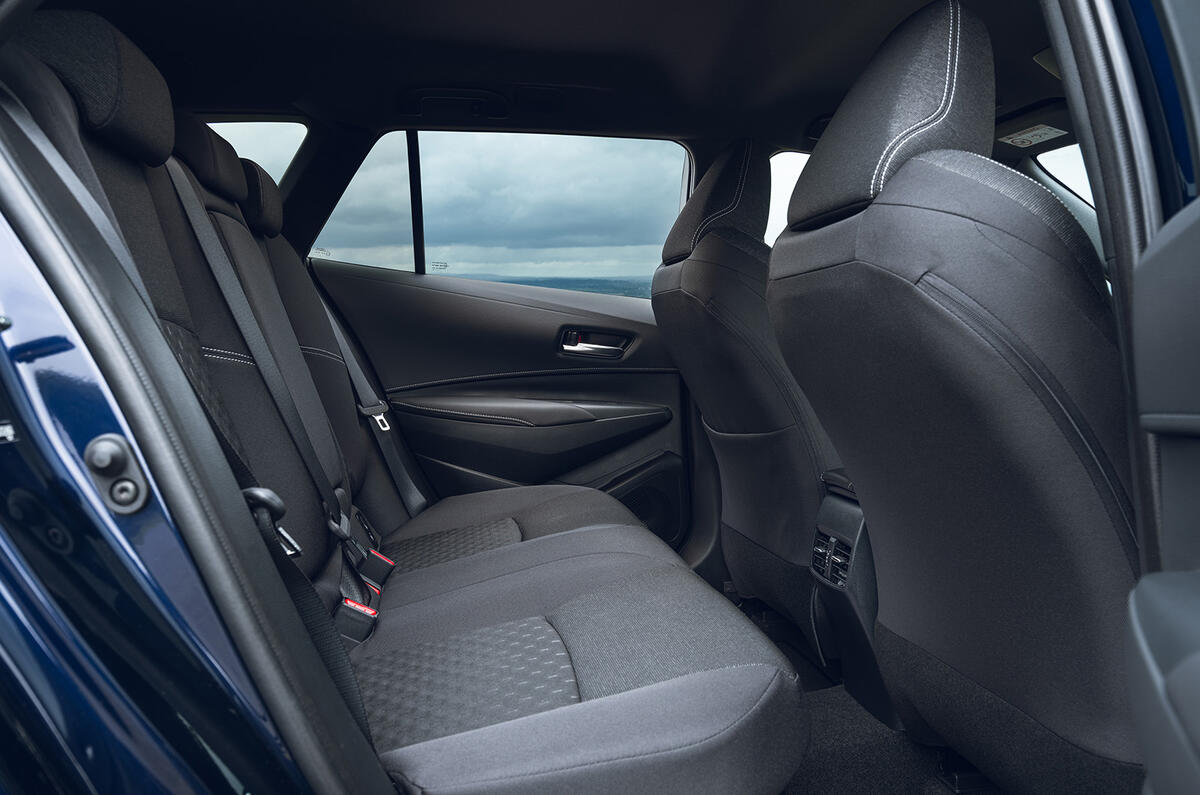 Suzuki swace rearseats Suzuki swace rearseats