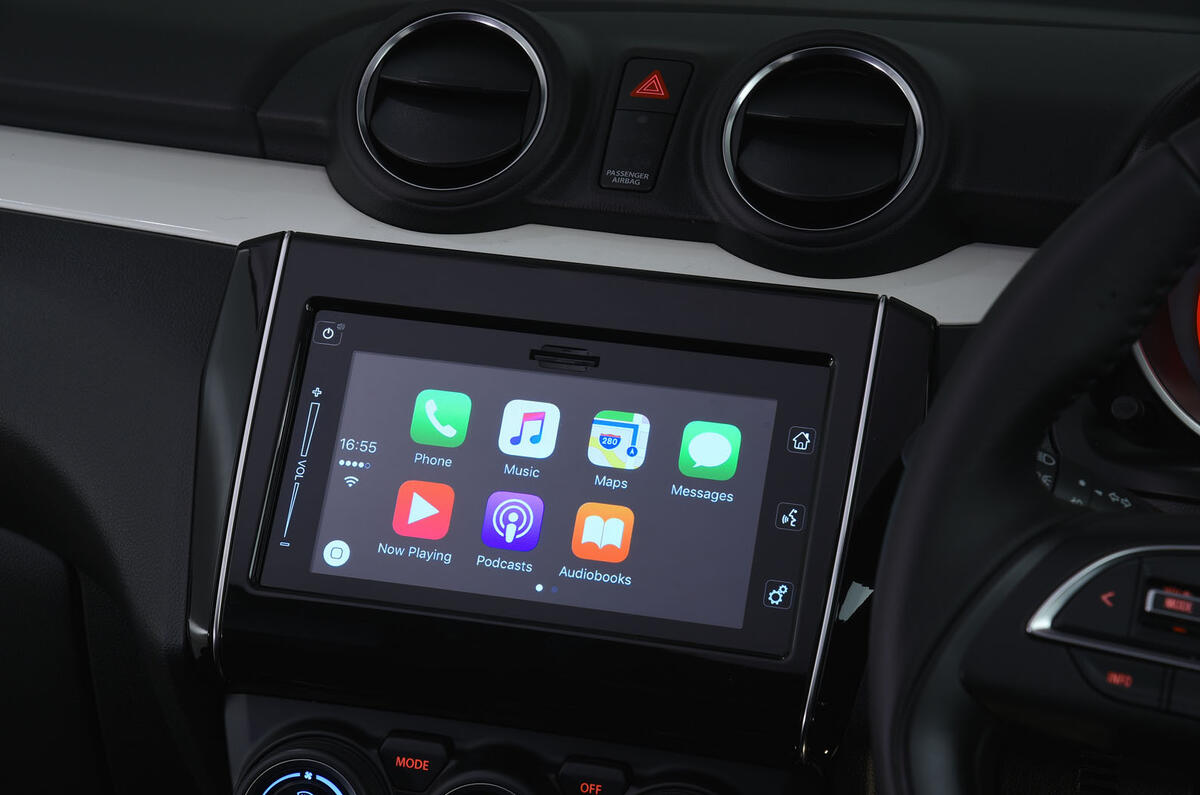 Suzuki Swift Apple CarPlay connectivity