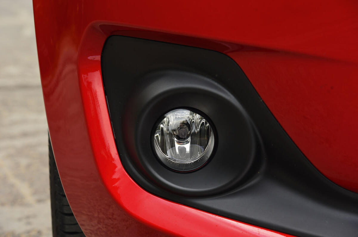 Suzuki Swift foglights