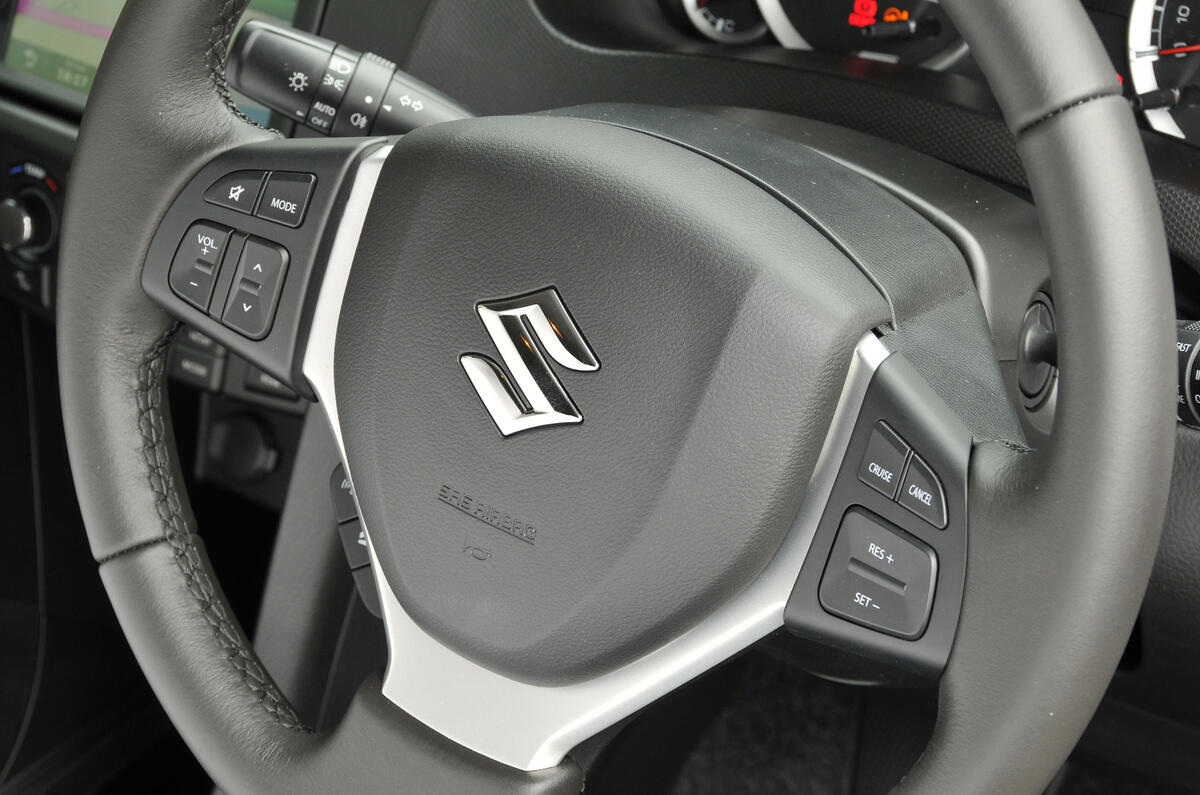 Suzuki Swift steering wheel controls