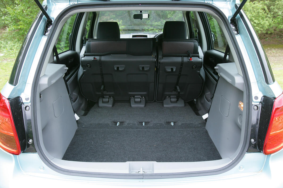 Rear seats fold fully flat with ease Suzuki SX4 boot space