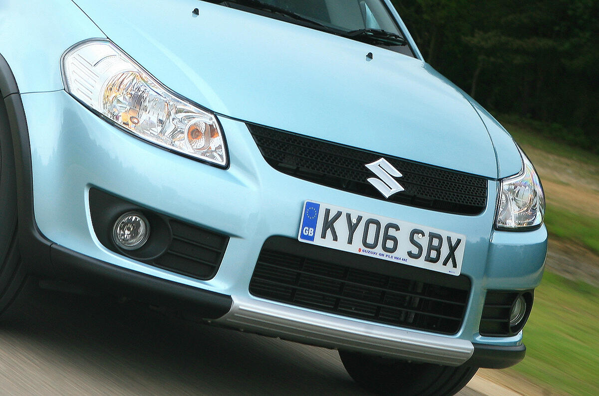 Nose has familiar Suzuki look, with neat styling Suzuki SX4 front grille