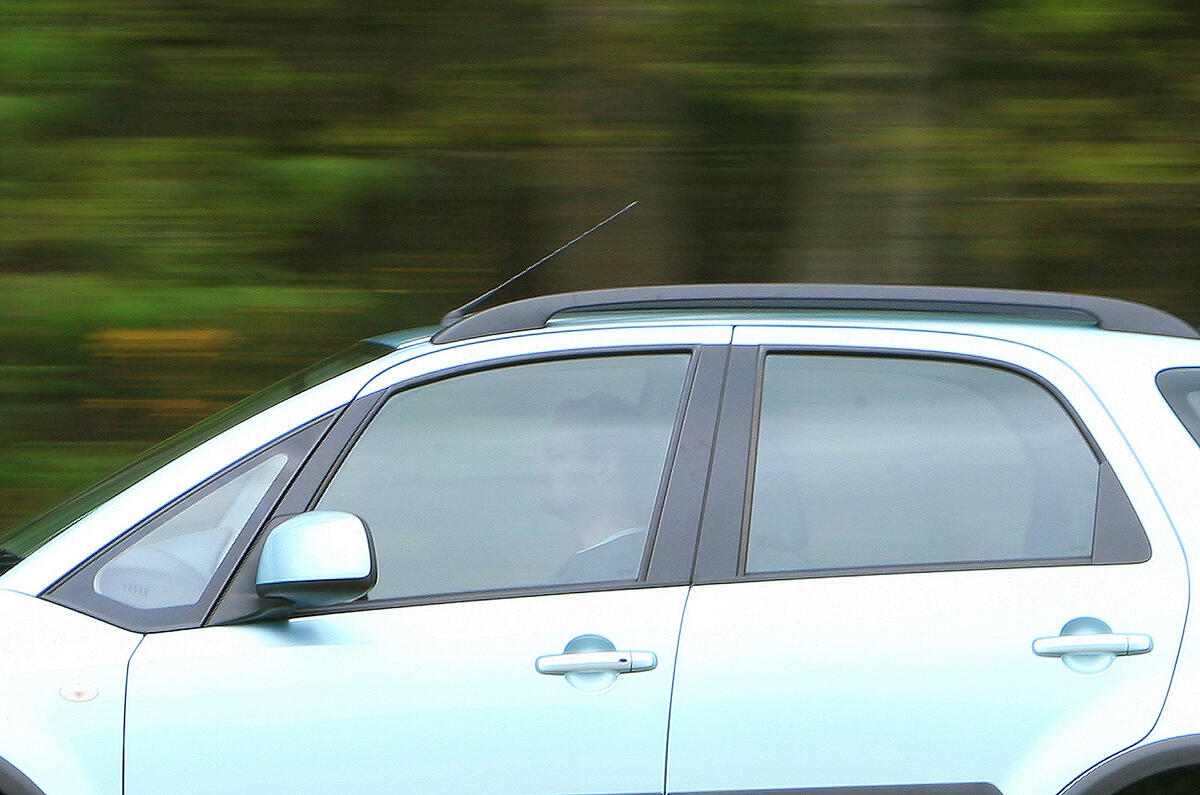 Waistline is distinctive with its Coke-bottle front wing line Suzuki SX4 side profile