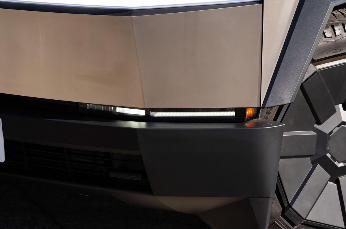 Tesla Cybertruck review 2024 10 lights Tesla Cybertruck review 2024 10 lights