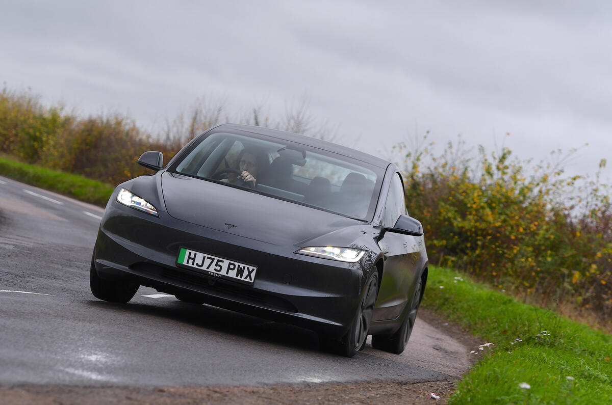 Tesla Model 3 Dual Moter 2025 jb14