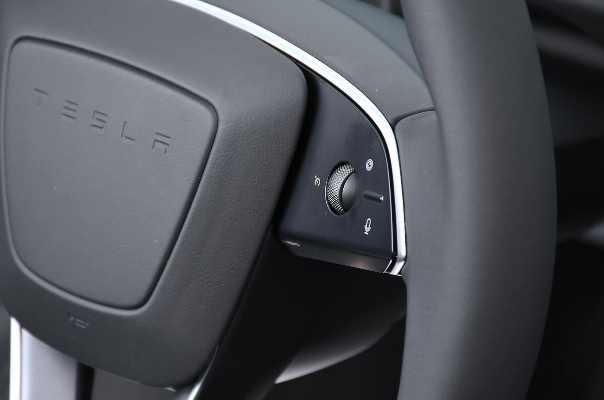 Tesla Model 3 Dual Moter 2025 jb17