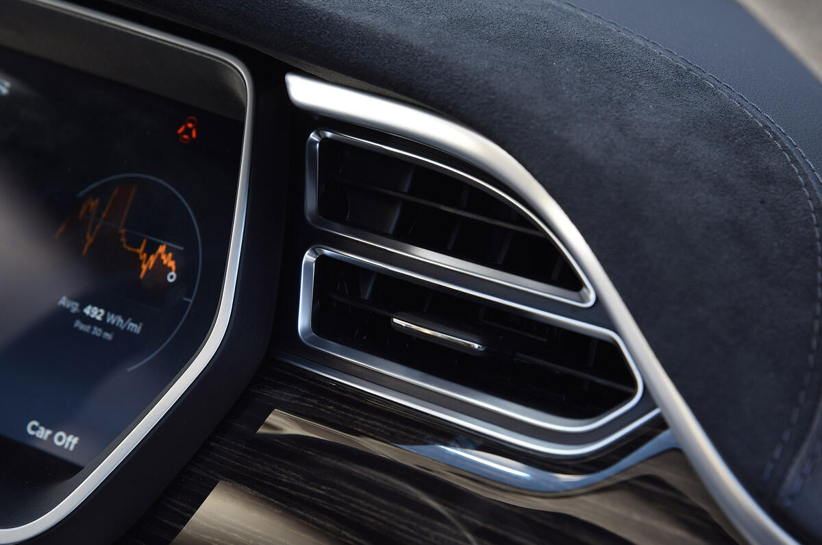 Tesla Model S P90D air vents