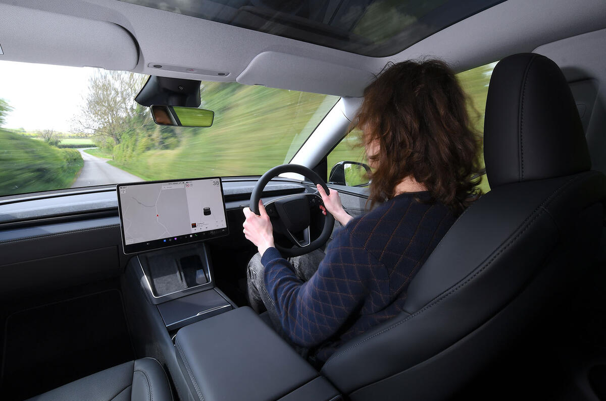 Tesla Model Y 2025 Review interior driving 9278 Tesla Model Y 2025 Review interior driving 9278