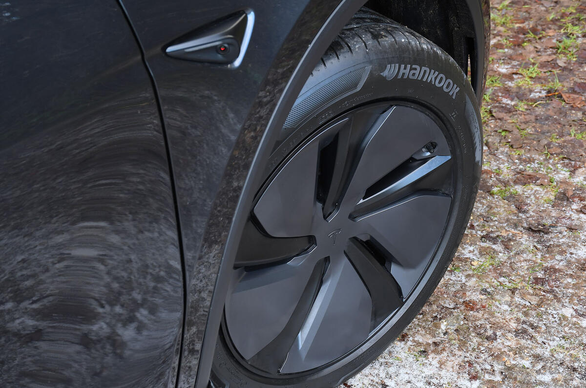 Tesla Moel Y Standard review 2026005