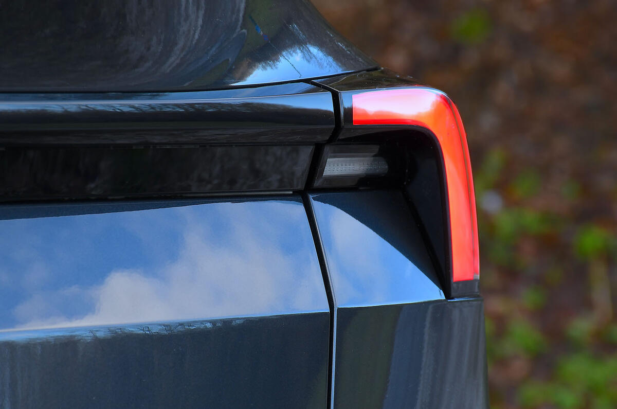 Tesla Moel Y Standard review 2026006