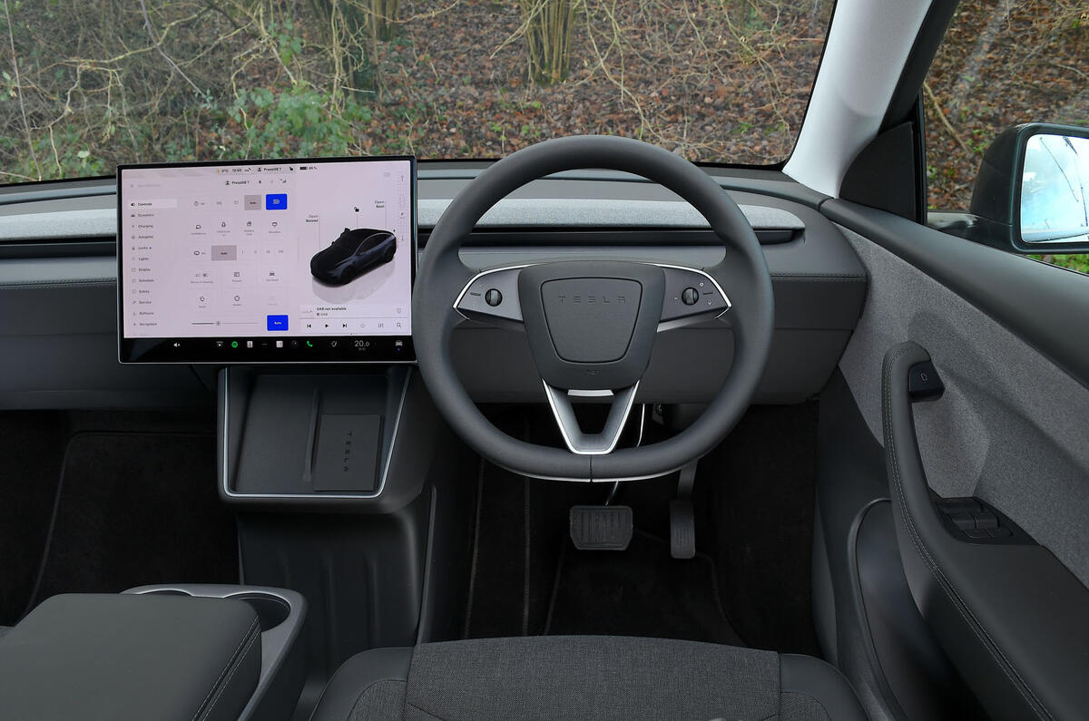 Tesla Moel Y Standard review 2026007