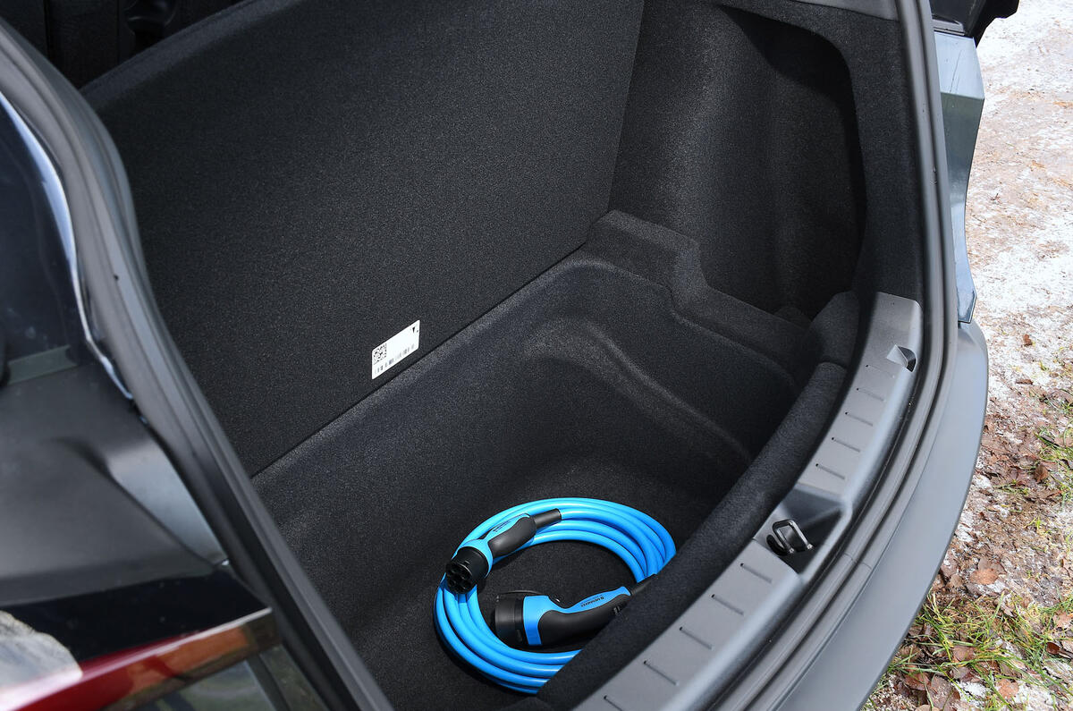 Tesla Moel Y Standard review 2026014