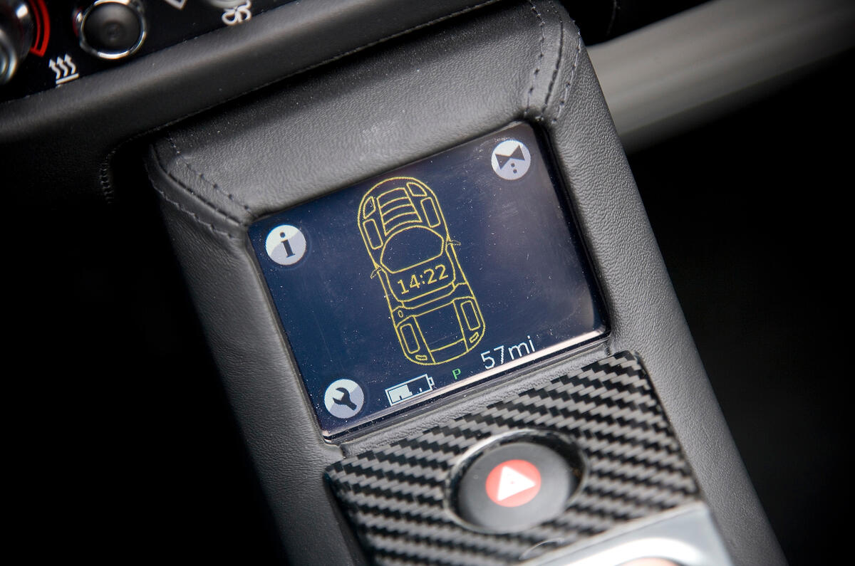 The powertrain management screen tells you what's going on with the electrical system Tesla Roadster powertrain management